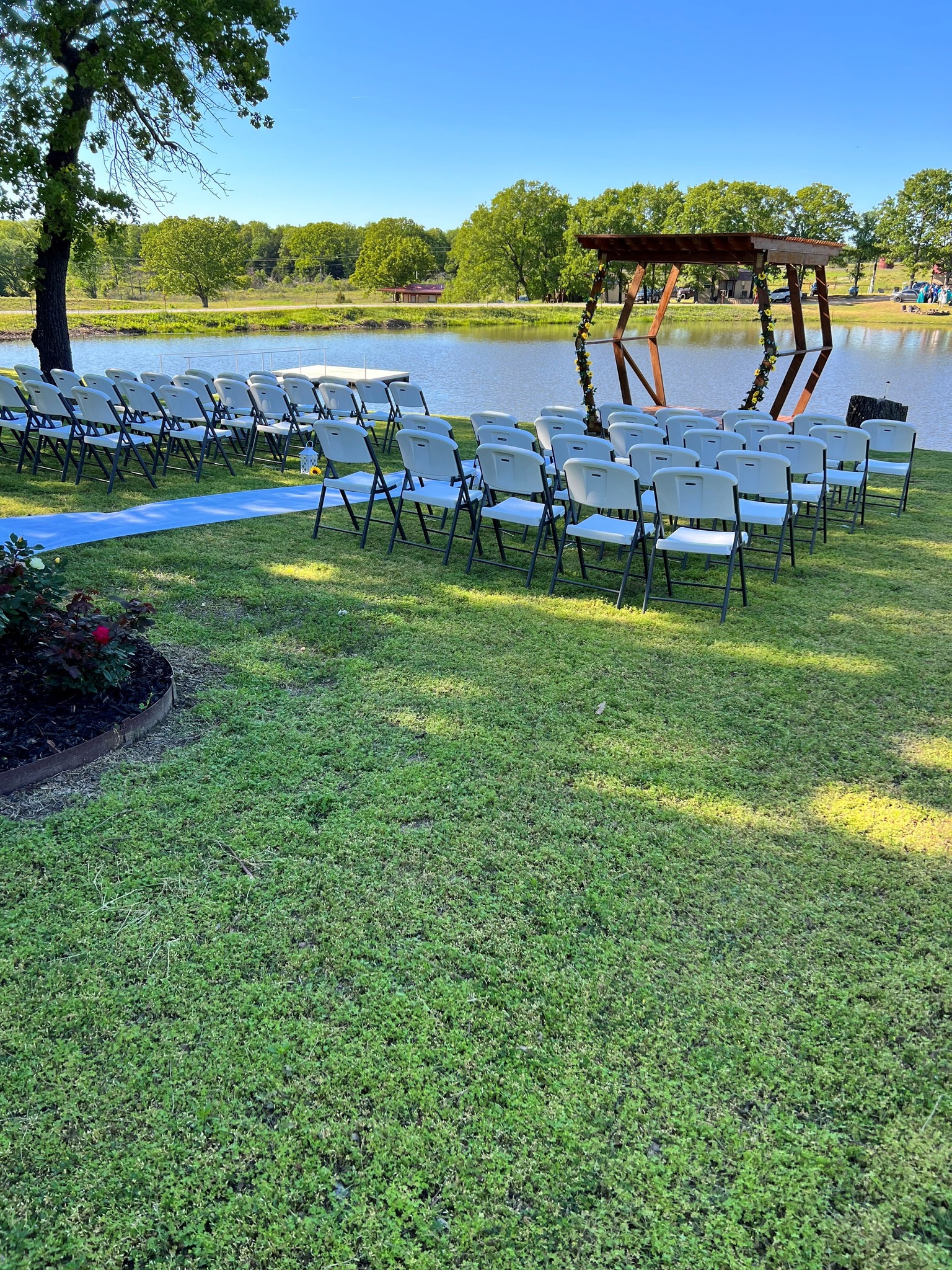 waterfront outdoor wedding ceremony at Rocky Top Winery